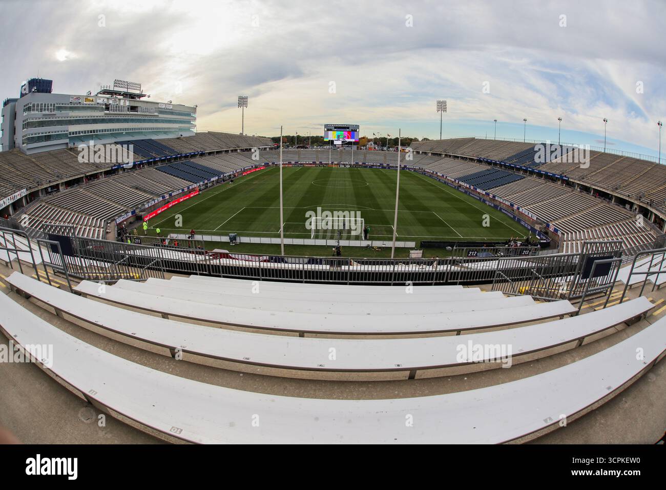 HARTFORD, CT, USA - 10. OKTOBER 2014: Leeres Rentschler Field Stadion zwischen US Men`s National Team gegen Ecuador Stockfoto
